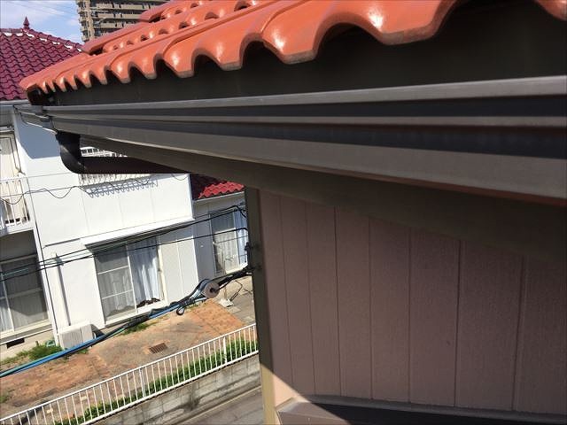 軒先に設置された雨樋